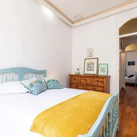 Risso - Comfortable 3 Bedrooms With Balcony דירה *