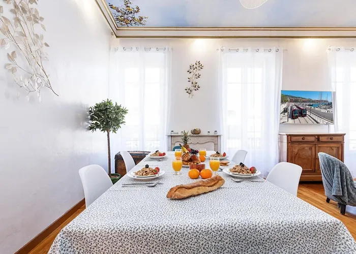 Risso - Comfortable 3 Bedrooms With Balcony ניס