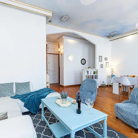 公寓 Risso - Comfortable 3 Bedrooms With Balcony 尼斯